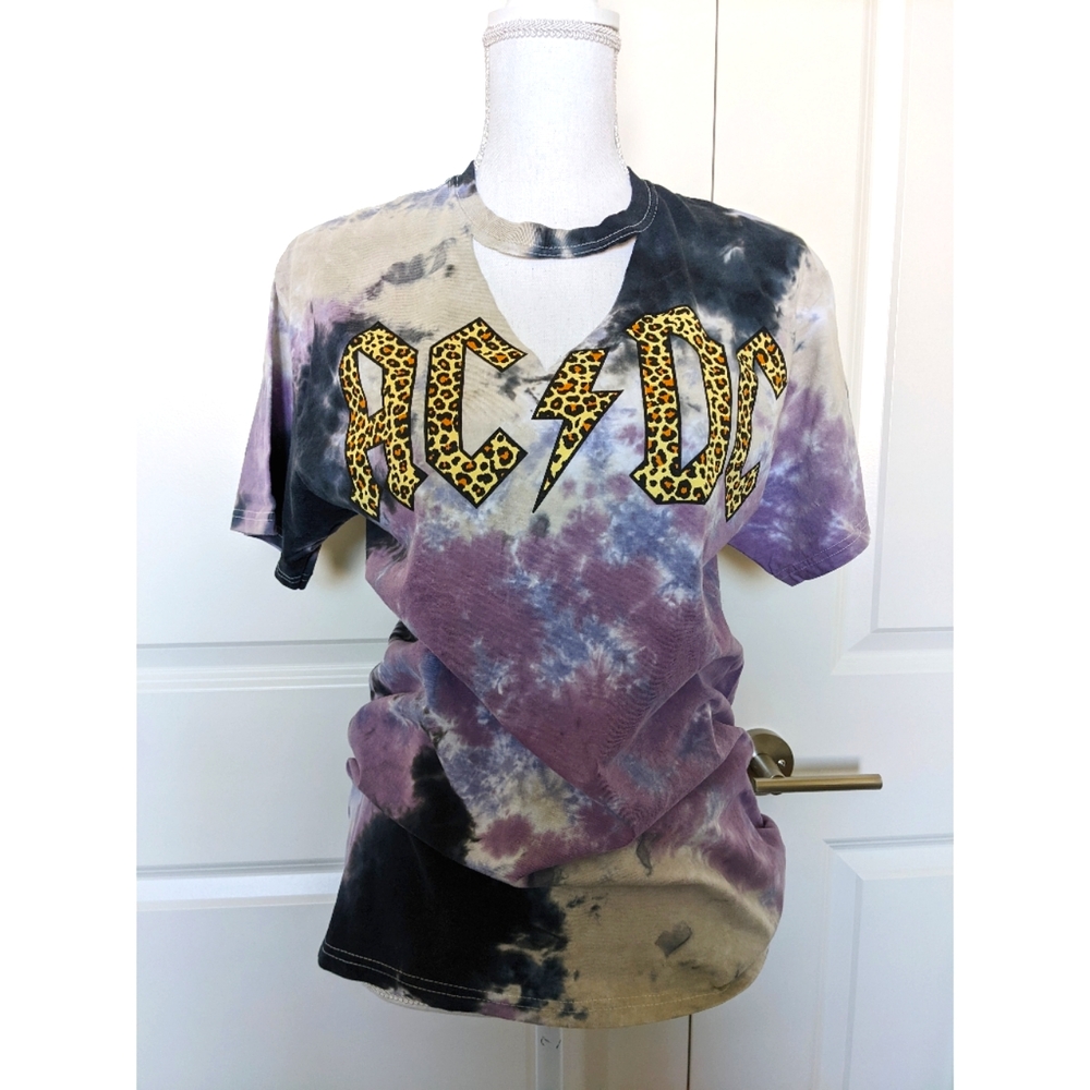 Women’s AC/DC Graphic Rocker T-shirt Size M Tie Dye Cut Out Collar Leopard Print - Picture 12 of 12